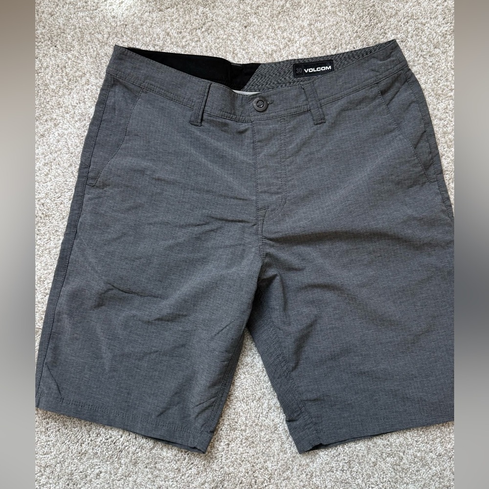 Volcom Men's Charcoal Hybrid Surf and Turf Shorts